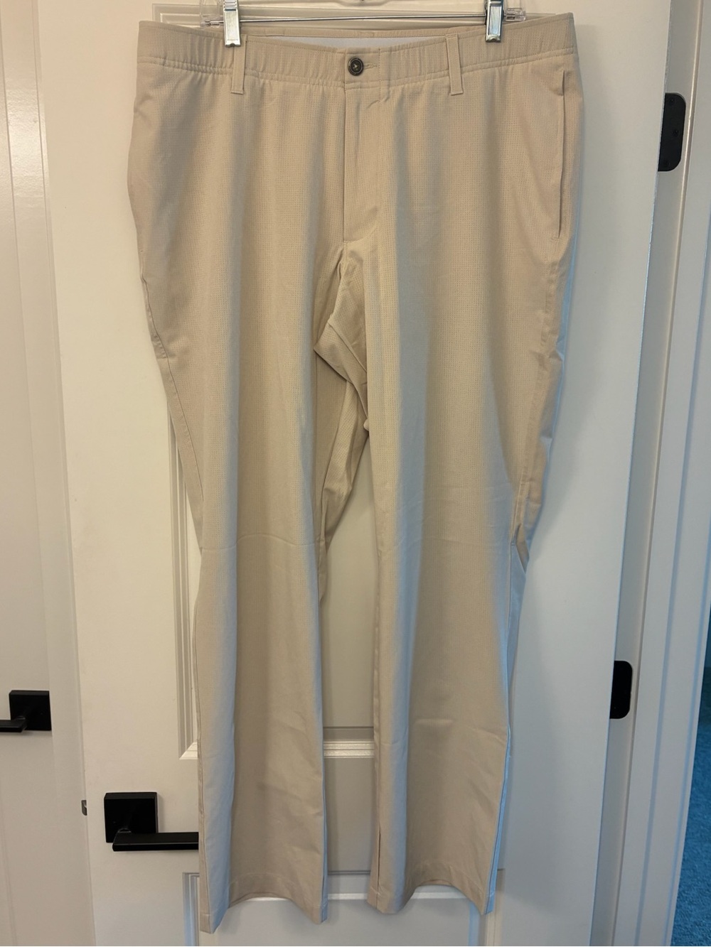NWT UNDER ARMOUR Vented Golf Pants Khaki Brown Men’s Size 38/32